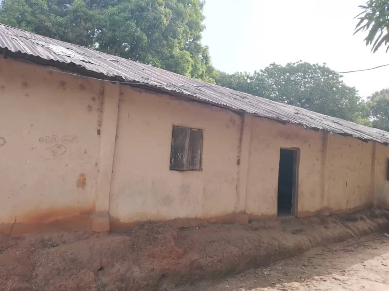 Tübingen - Reutlingen e. V Igbo Union OBINWANNE – Gemeinnütziger und unpolitischer Verein mit Sitz in Reutlingen –Projekt 2023:Grundschulrenovierung im Enugu State Nigeria.Video zeigt: Vorher und Nachher